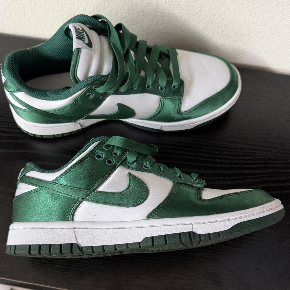 NIKE WOMEN'S DUNK LOW SATIN GREEN - US W 7.5 - Great Condition